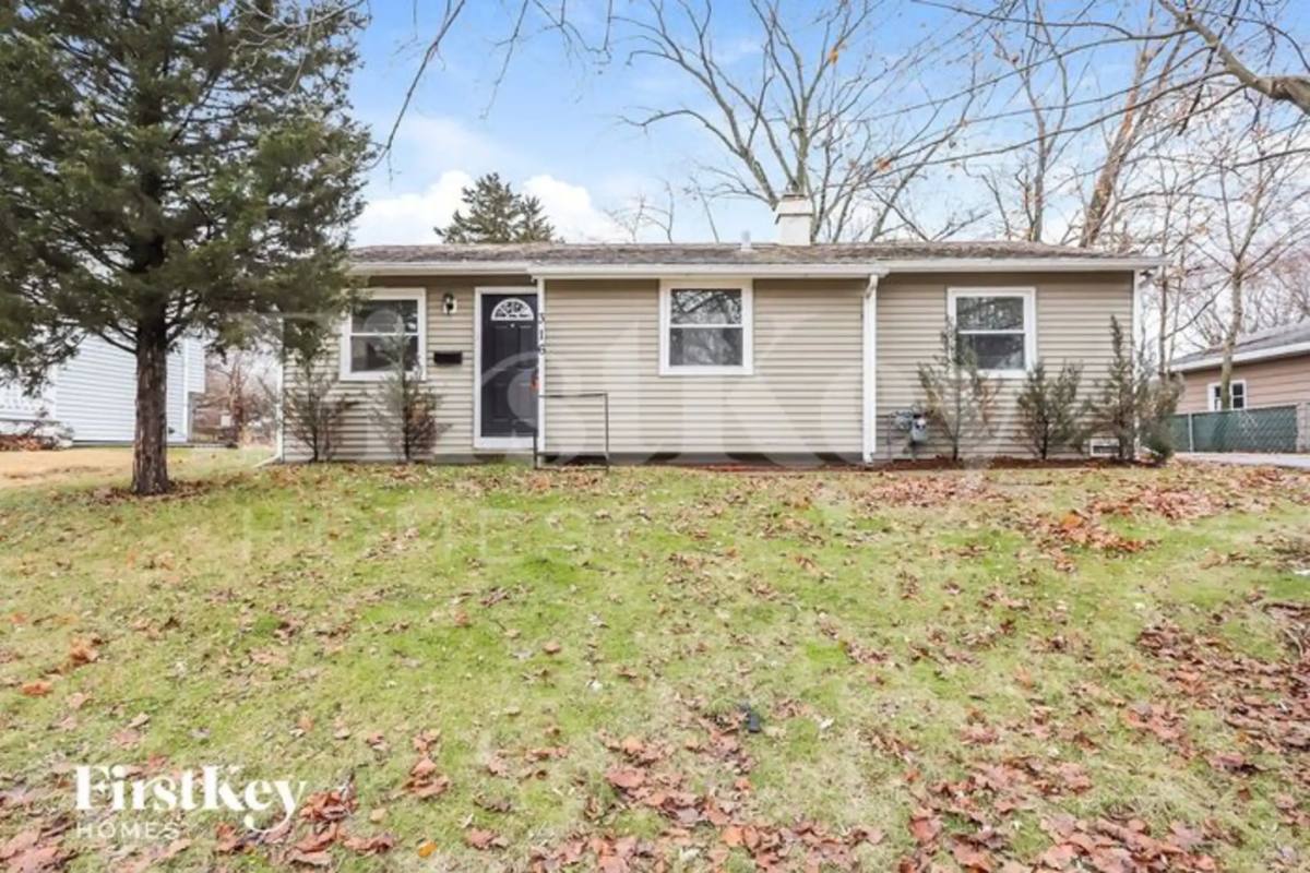 House for rent at 316 Amarillo Dr, Carpentersville, IL 60110