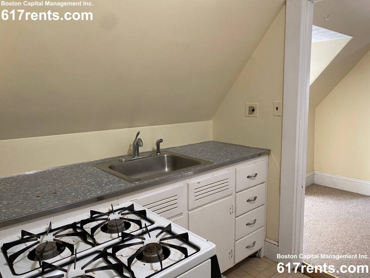 Apartment for rent at 235 Fellsway E #5, Malden, MA 02148