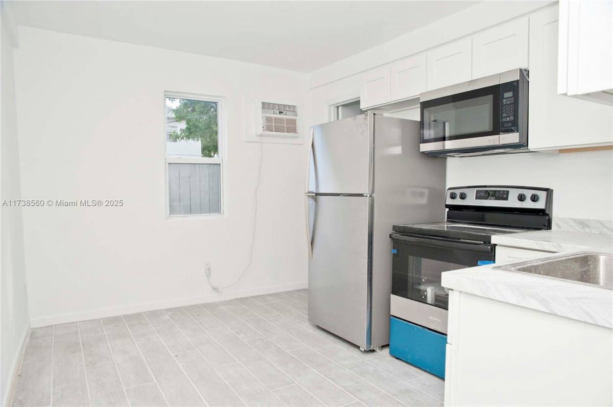 Apartment for rent at 1323 N Federal Highway 1, Hollywood, FL 33020