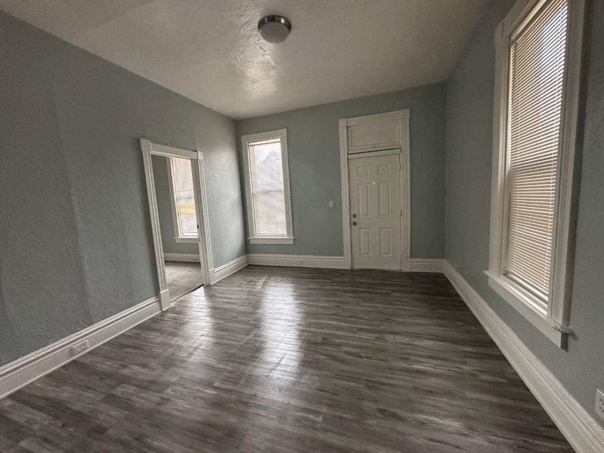 Apartment for rent at 811 Bush St, Toledo, OH 43604