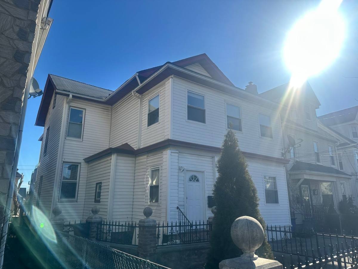 Townhouse for rent at 215 S 1st Ave, Mount Vernon, NY 10550