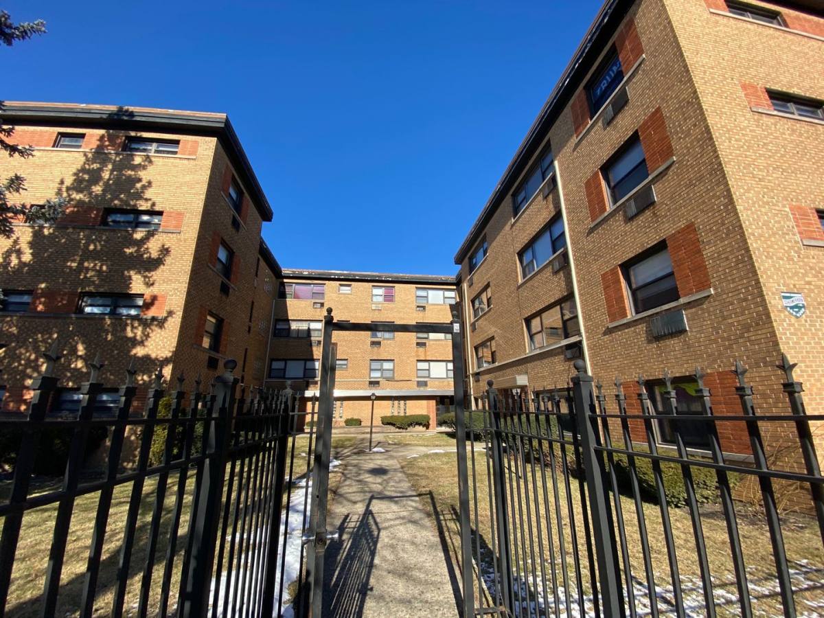 Apartment for rent at 2714-24 W Bryn Mawr Ave, Chicago, IL 60659