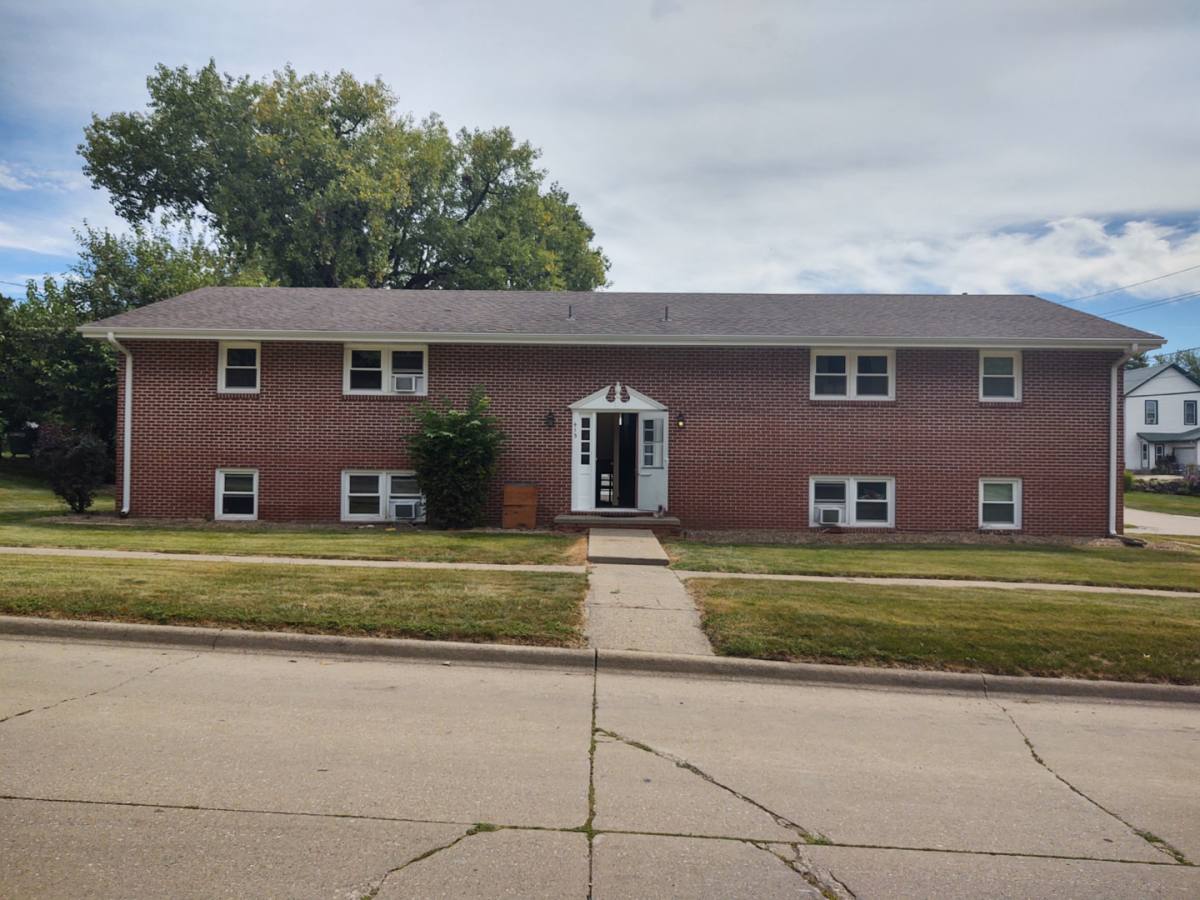 Apartment for rent at 413 S 2nd St, Knoxville, IA 50138