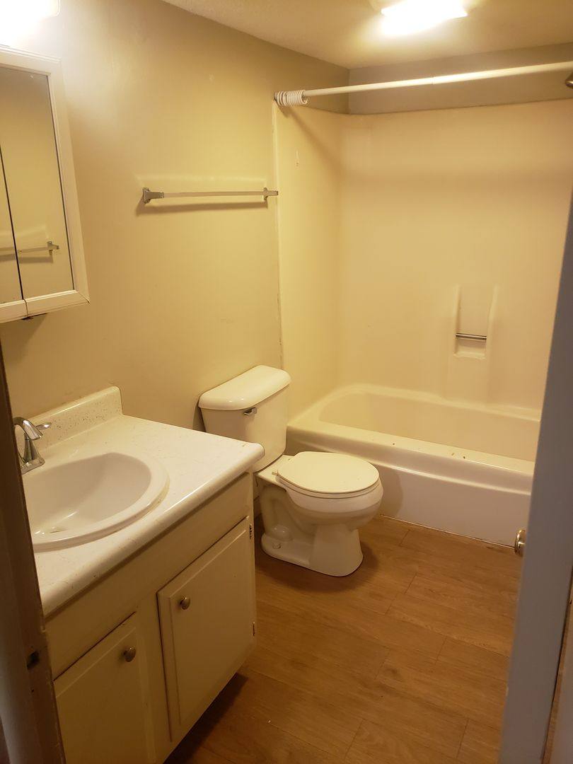 Apartment for rent at 120 Riverside Court, Elyria, OH 44035