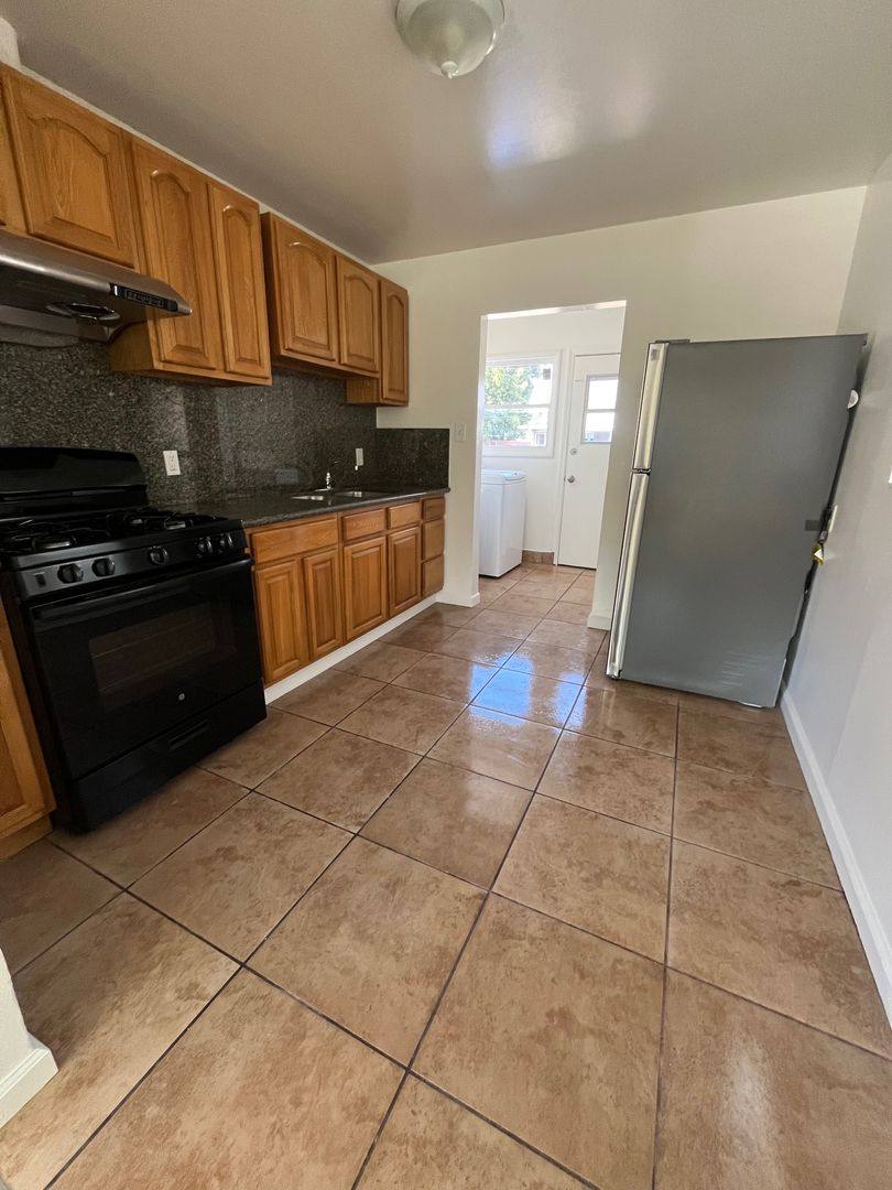 Apartment for rent at 1493-1501 166th Ave, San Leandro, CA 94578