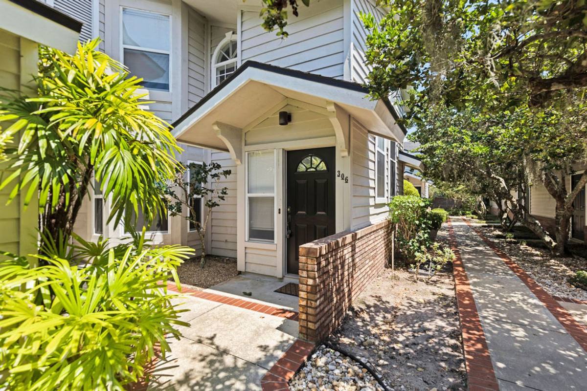 Townhouse for rent at 596 N Nova Rd, Ormond Beach, FL 32174