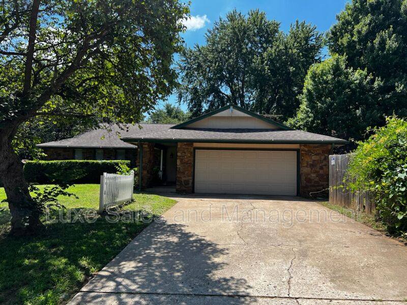 House for rent at 9912 E 114th St, Bixby, OK 74008