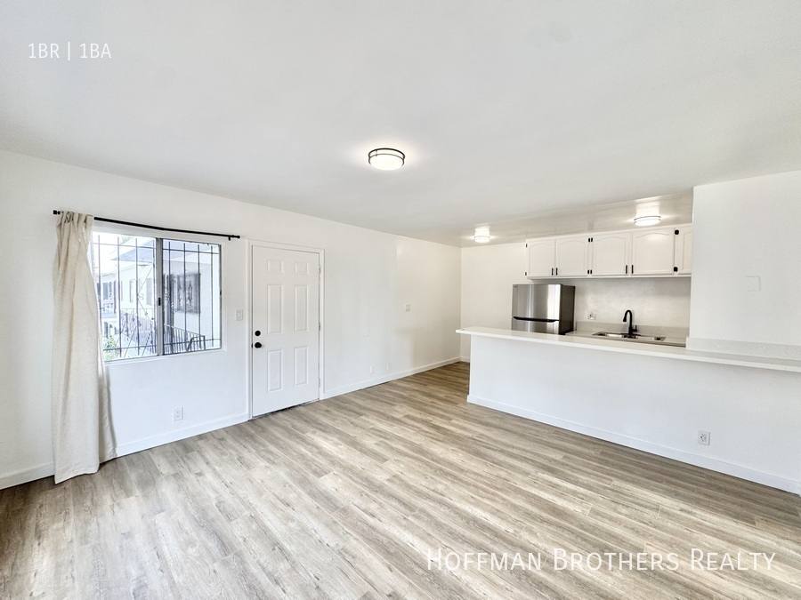 Apartment for rent at 716 W 81st St #10, Los Angeles, CA 90044