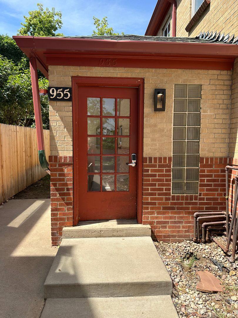 Apartment for rent at 955 16th St, Boulder, CO 80302
