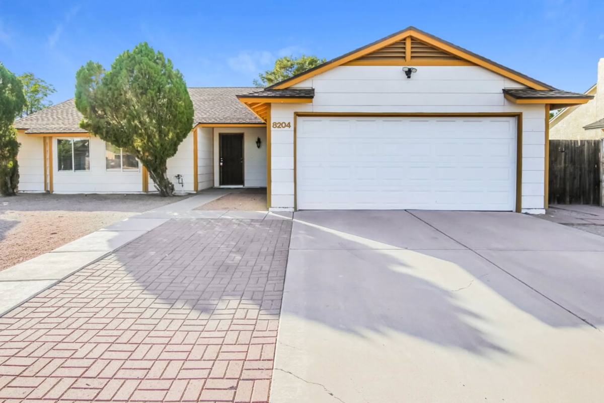 House for rent at 8204 N 60th Dr, Glendale, AZ 85302