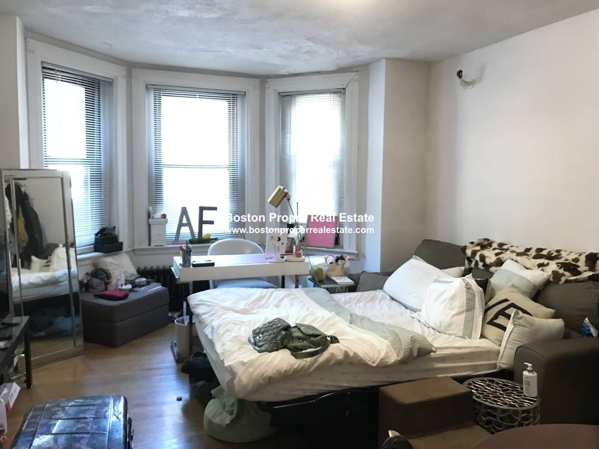 Apartment for rent at 289 Newbury #2, Boston, MA 02115
