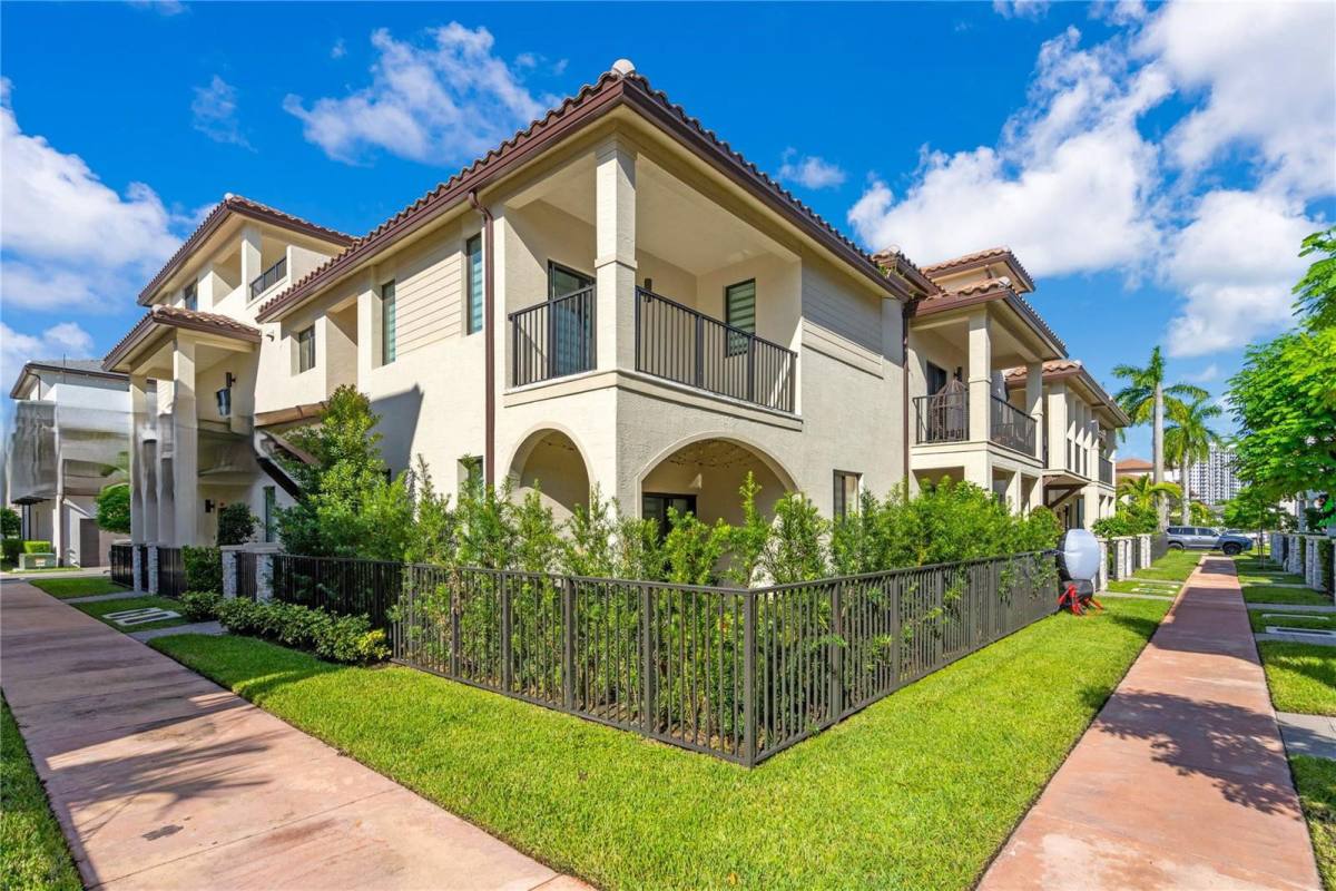 Townhouse for rent at 4608 NW 83rd Parkway, Miami, FL 33166