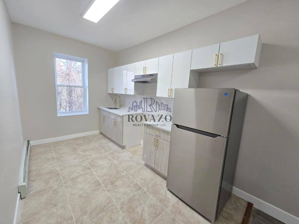 Apartment for rent at 856 S 16th St #2A, Newark, NJ 07108