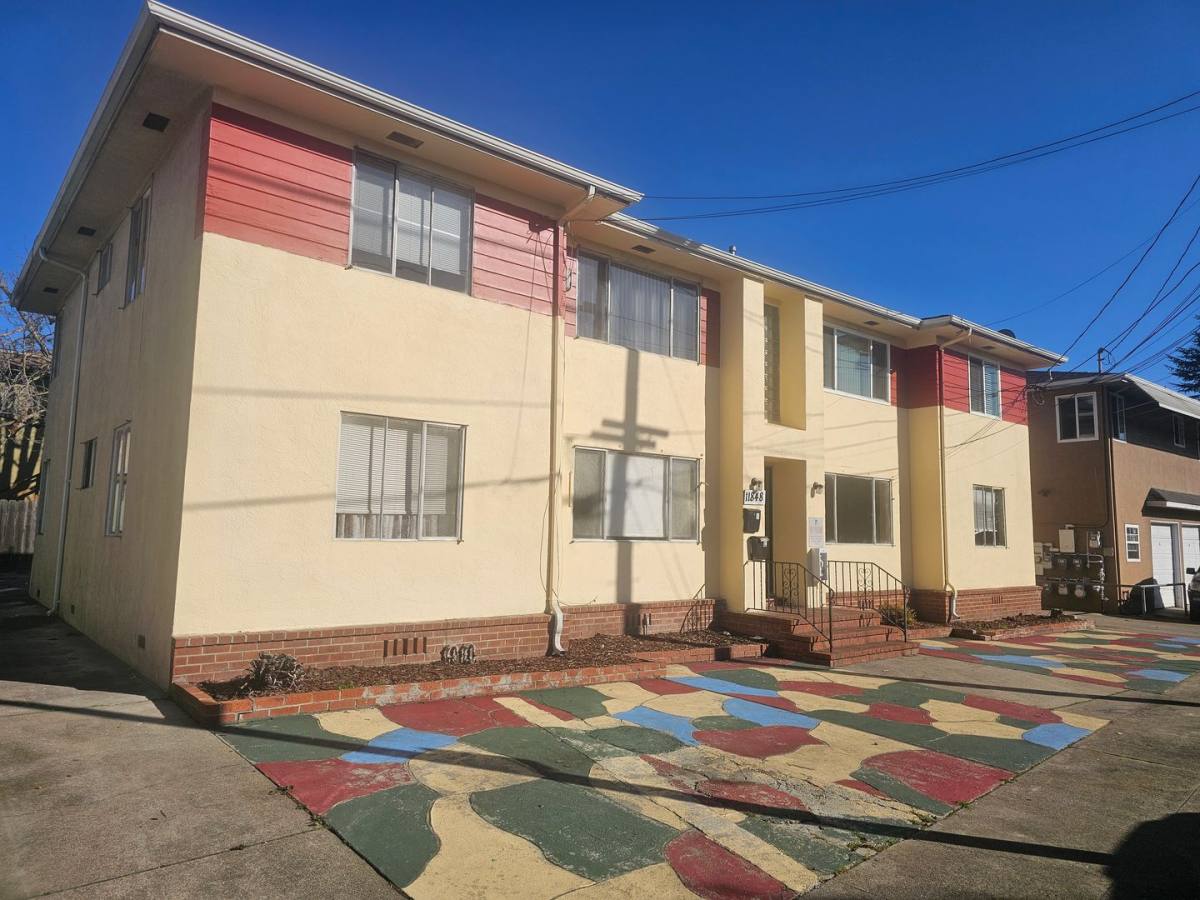 Apartment for rent at 11848 Foothill Way #D, Oakland, CA 94605