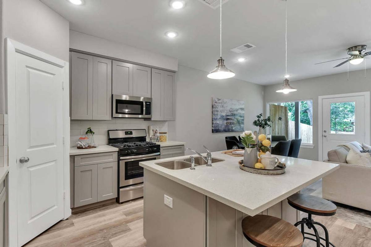 Apartment for rent at 901 W Lewis, Conroe, TX 77301