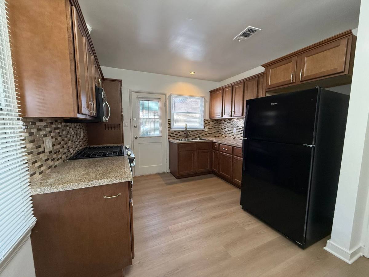 Apartment for rent at 1221-1223 W Ramona Rd, Alhambra, CA 91803