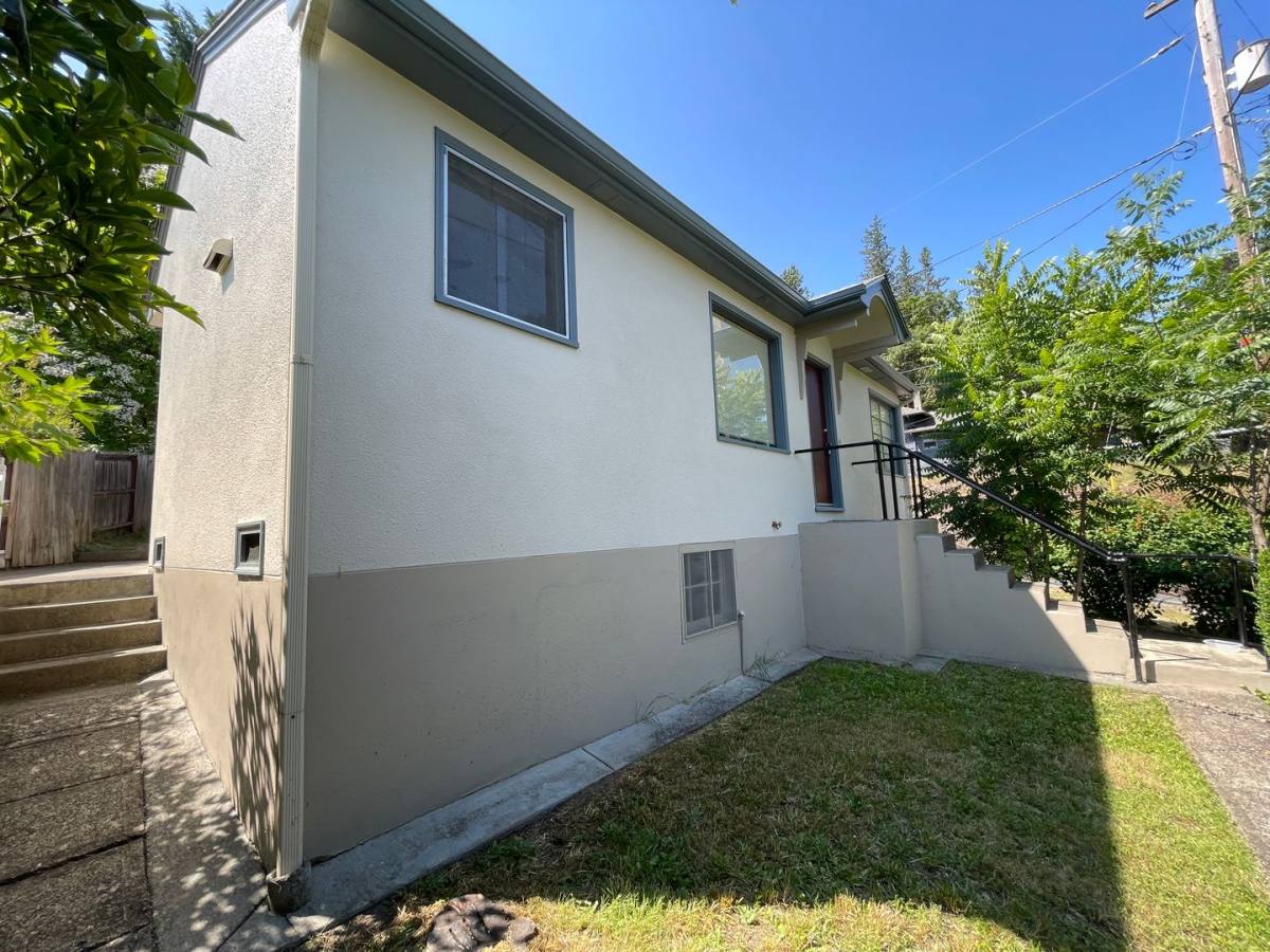House for rent at 1419 SE Reservoir Ave, Roseburg, OR 97470