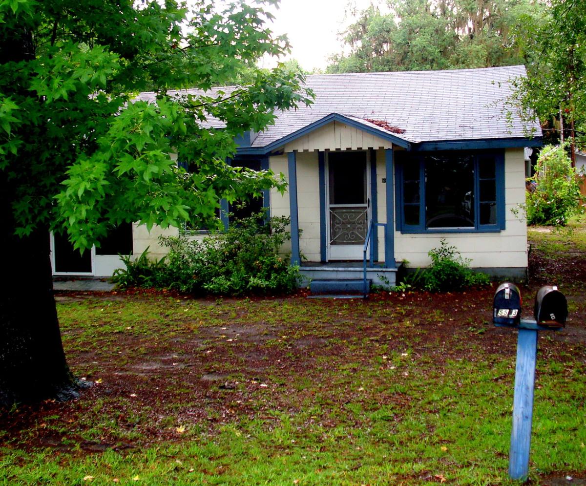 House for rent at 5517 18th St, Zephyrhills, FL 33542