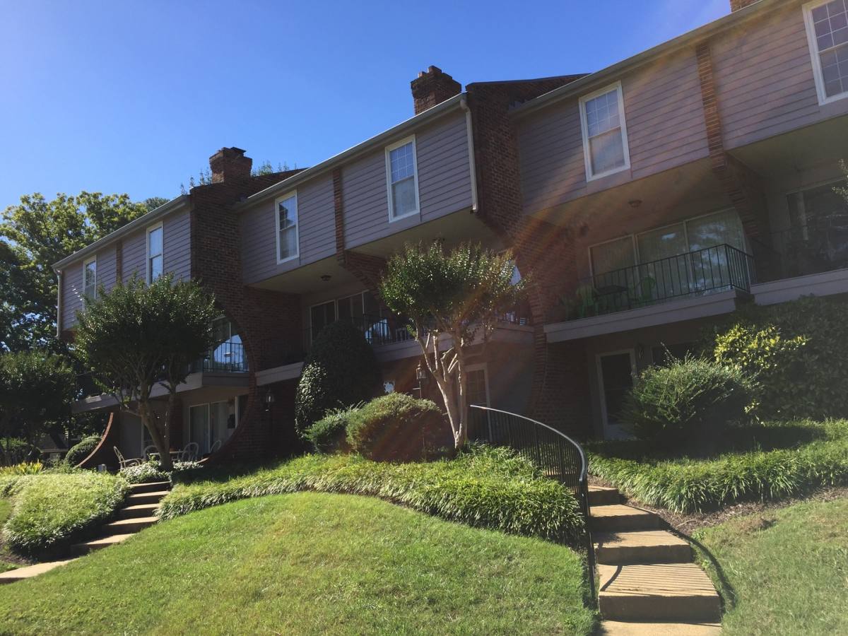 Apartment for rent at 5900 Patterson Ave, Richmond, VA 23226