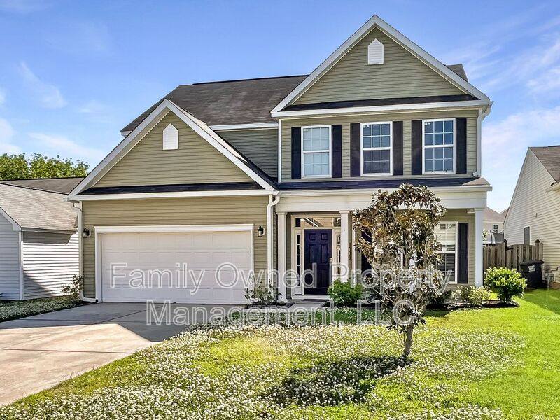 House for rent at 1004 Whitlow Blvd, Summerville, SC 29483