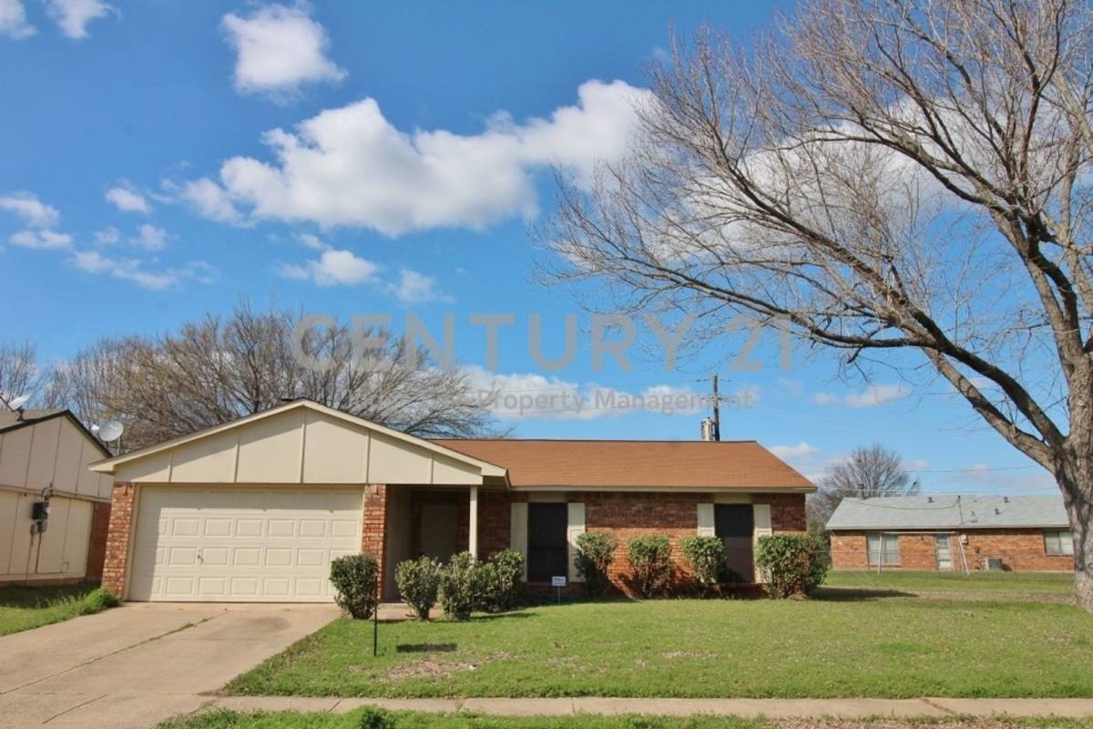 House for rent at 10217 Ironwood Lane, Dallas, TX 75249