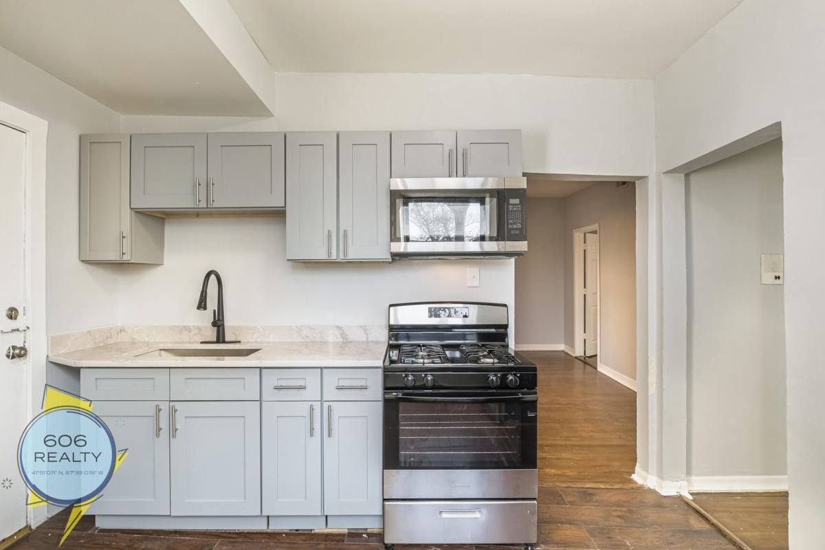 Apartment for rent at 1020-30 E Hyde Park Blvd, Chicago, IL 60615