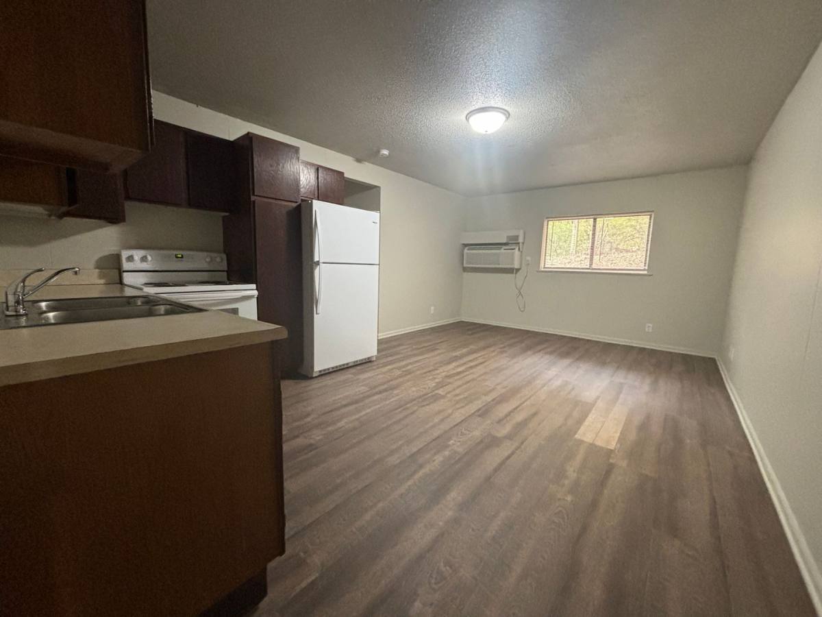 Apartment for rent at 1602 Brookside Dr, Saint Joseph, MO 64506