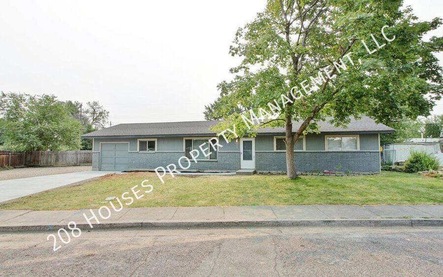 House for rent at 555 Phelps Circle, Mountain Home, ID 83647
