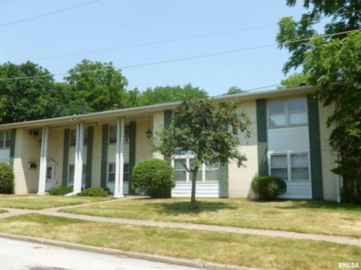 Apartment for rent at 1811 11th Ave, Moline, IL 61265