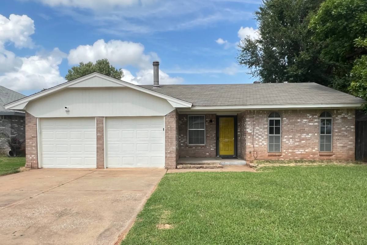 House for rent at 417 E Linden Lane, Mustang, OK 73064