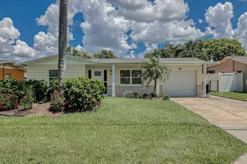 House for rent at 37 Citrus Dr, Palm Harbor, FL 34684