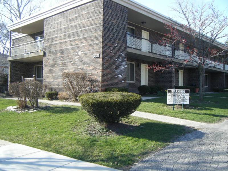 Apartment for rent at 336 Pennsylvania Ave #8, Glen Ellyn, IL 60137