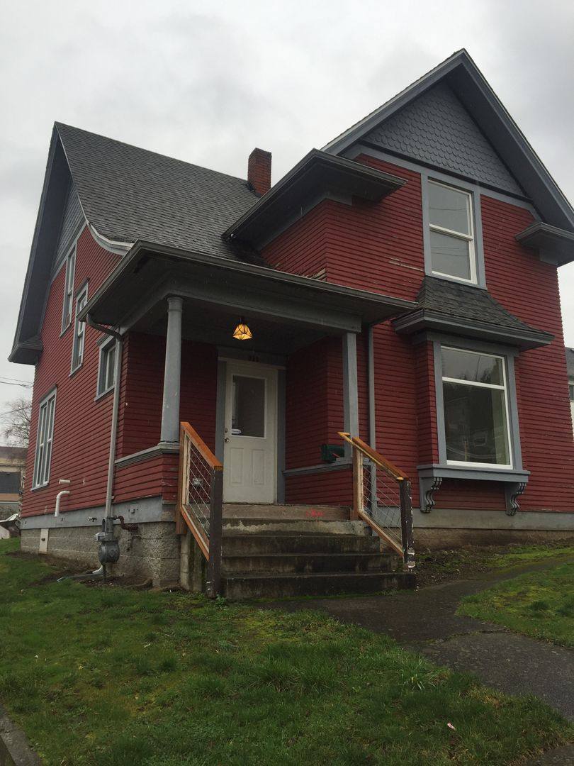 House for rent at 311 E Laurel St, Bellingham, WA 98225