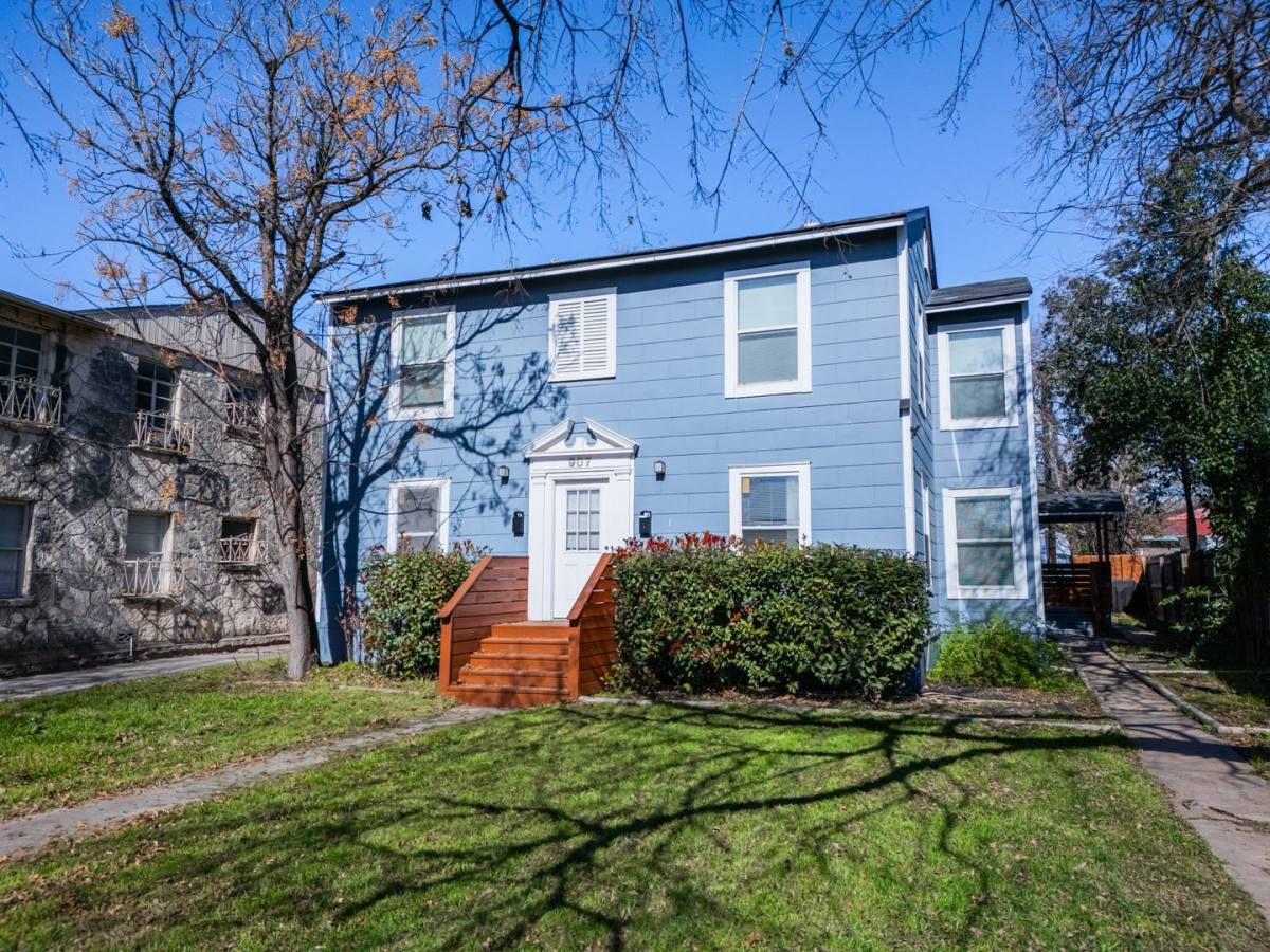 Townhouse for rent at 905 Donaldson Ave, San Antonio, TX 78228