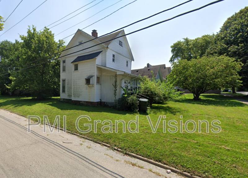 House for rent at 1202 S Illinois St, Decatur, IL 62521