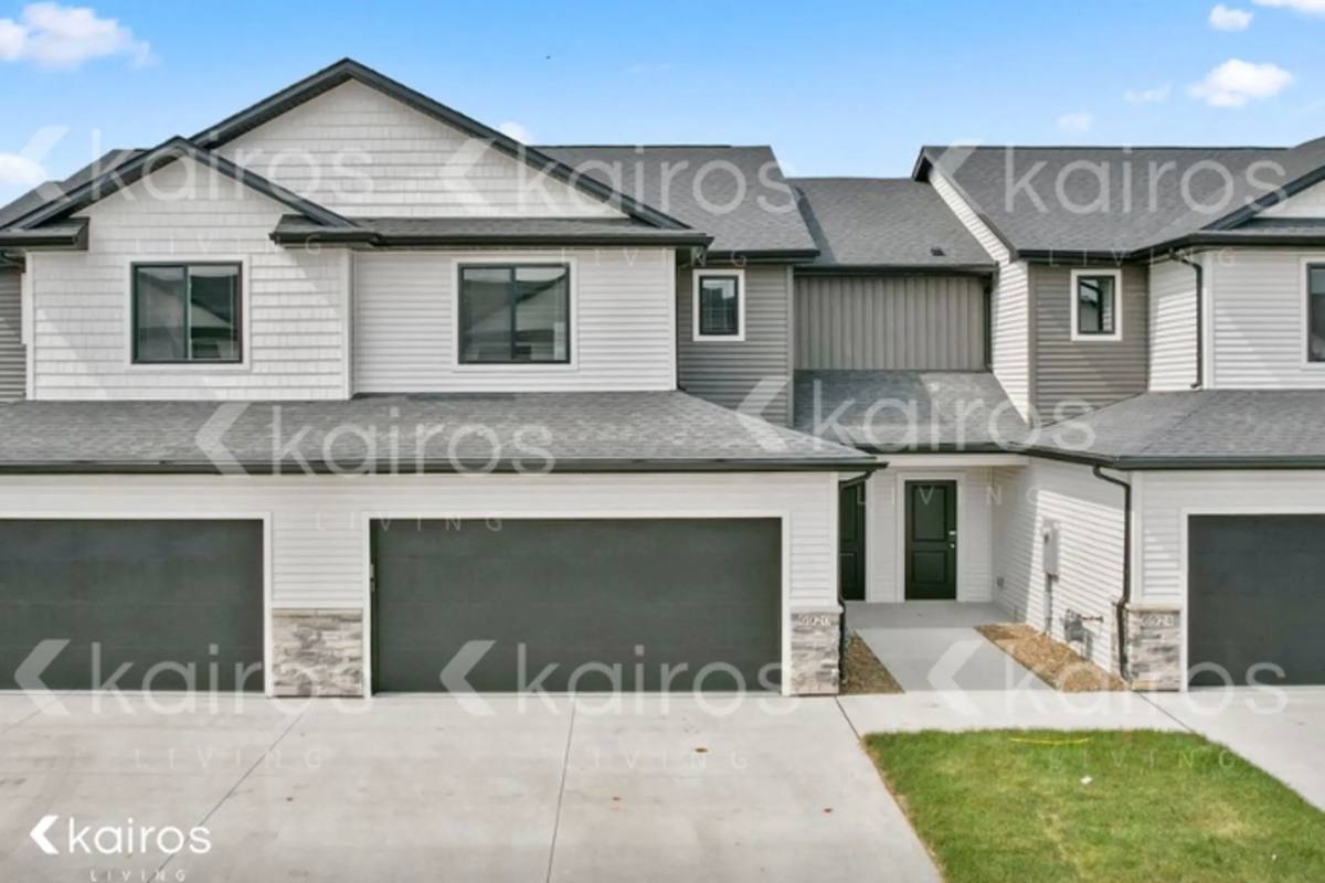 Townhouse for rent at 6929 Holly Court, Johnston, IA 50131