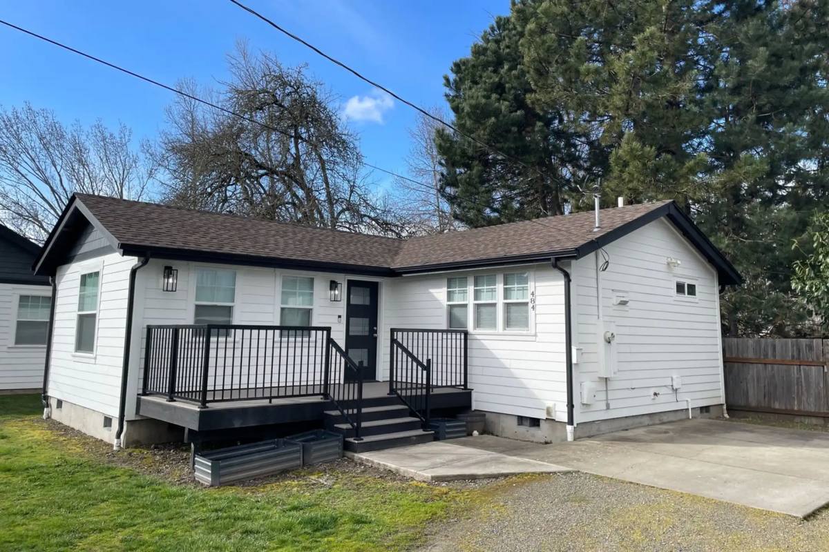 House for rent at 484 D St, Independence, OR 97351