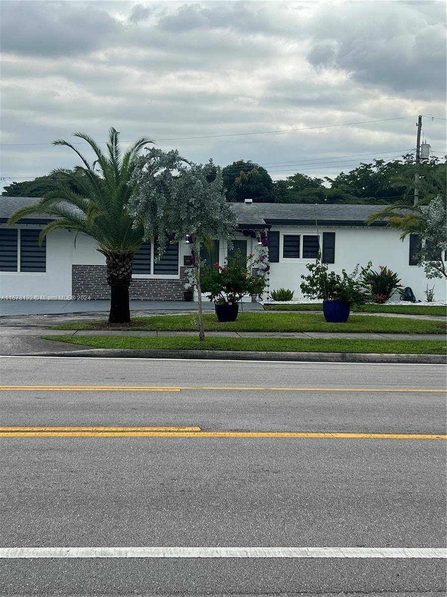 House for rent at 2641 SW 97th Ave, Miami, FL 33165