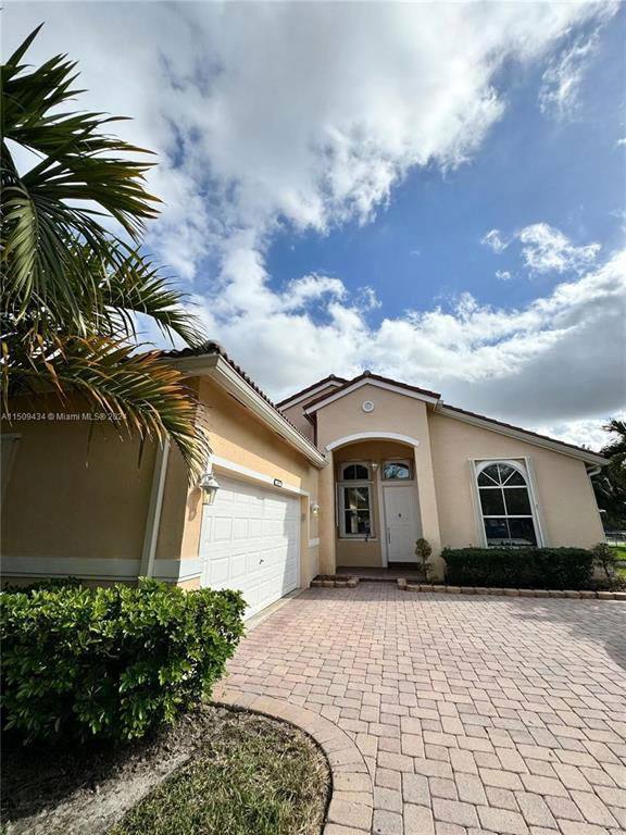 House for rent at 2591 SW 190th Ave, Hollywood, FL 33029