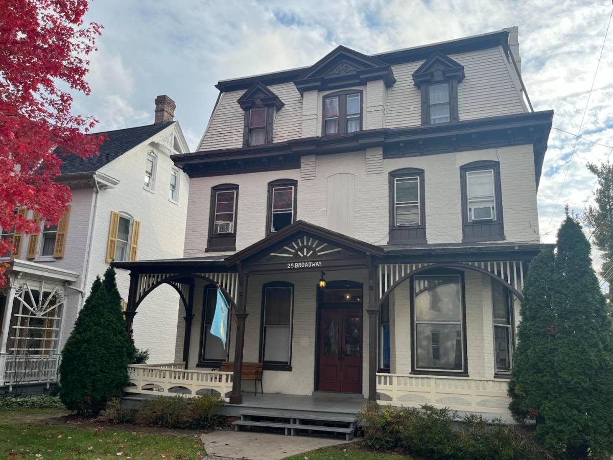 Apartment for rent at 25 Broadway #3, Hagerstown, MD 21740