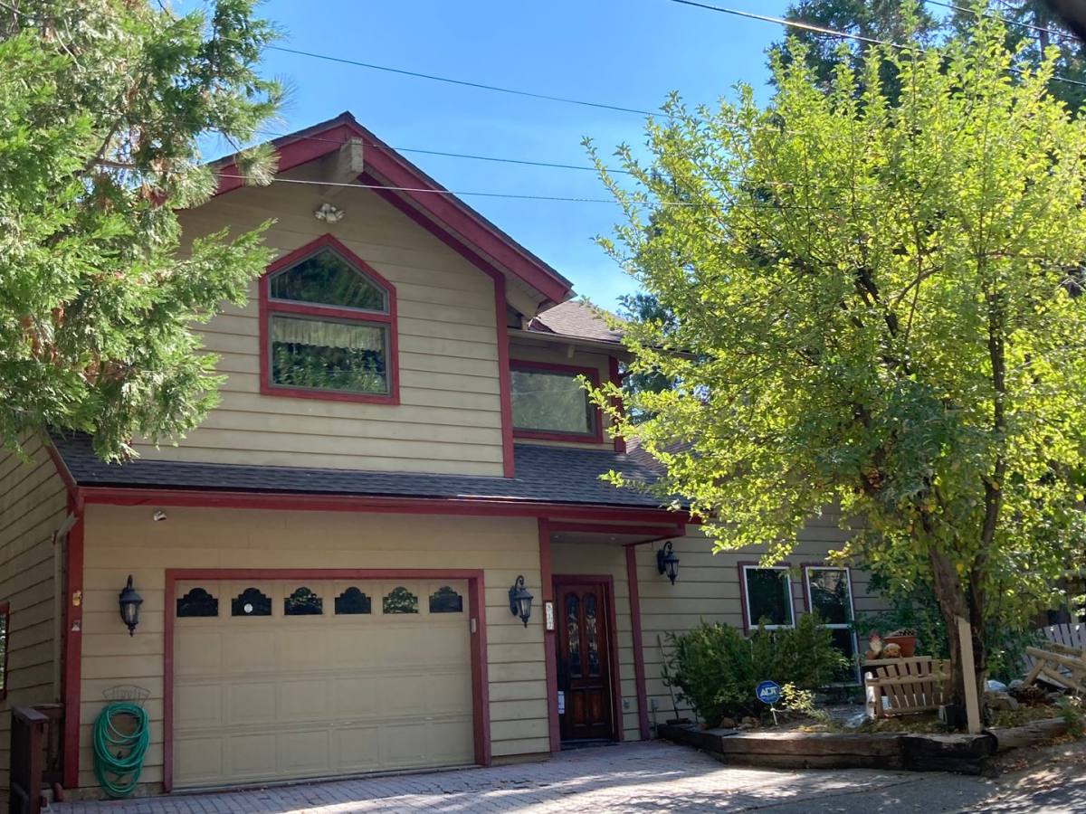 House for rent at 817 Nadelhorn Dr, Lake Arrowhead, CA 92352
