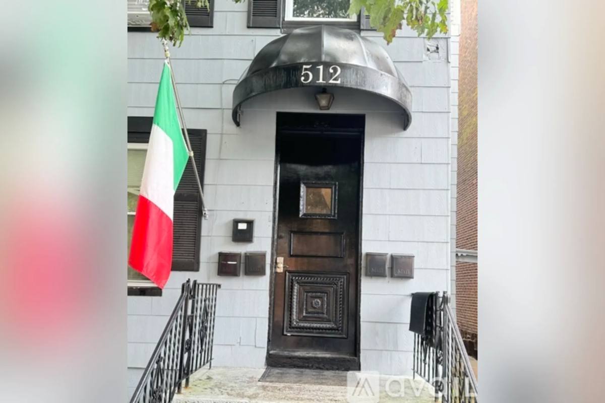 Apartment for rent at 512 Chapel St #2 F, New Haven, CT 06511