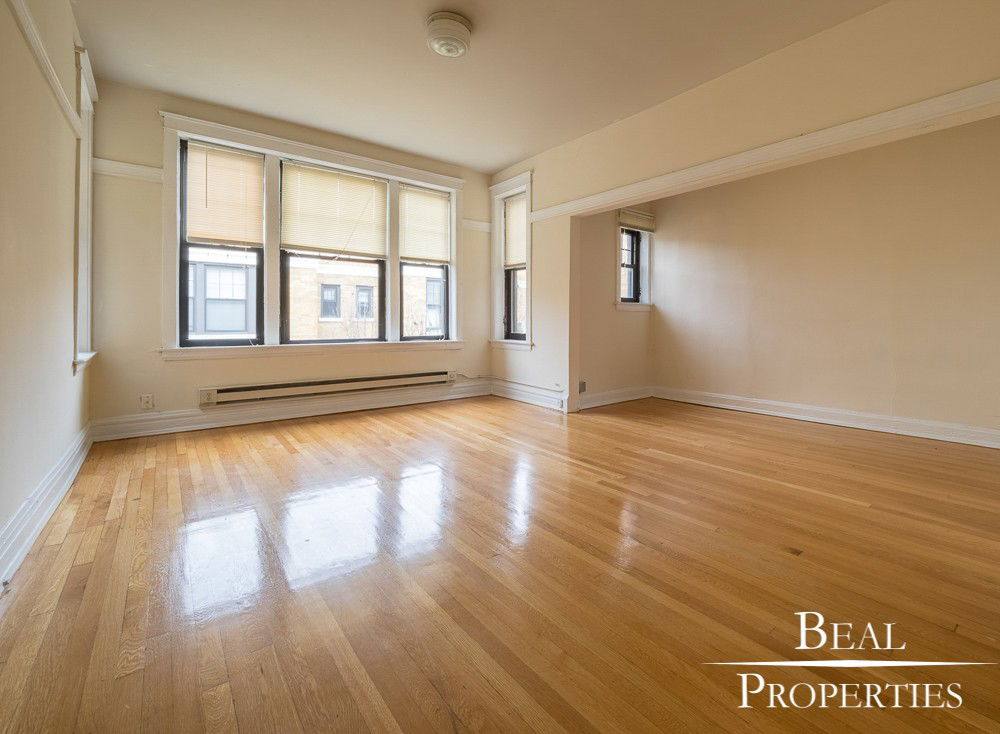 Apartment for rent at 727 W Barry Ave #A1, Chicago, IL 60657
