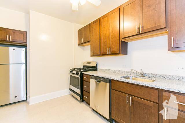 Apartment for rent at 1609 W Berteau Ave, Chicago, IL 60613