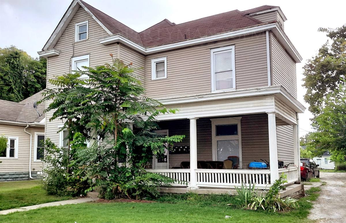 Apartment for rent at 1747 E Oak St #1, New Albany, IN 47150