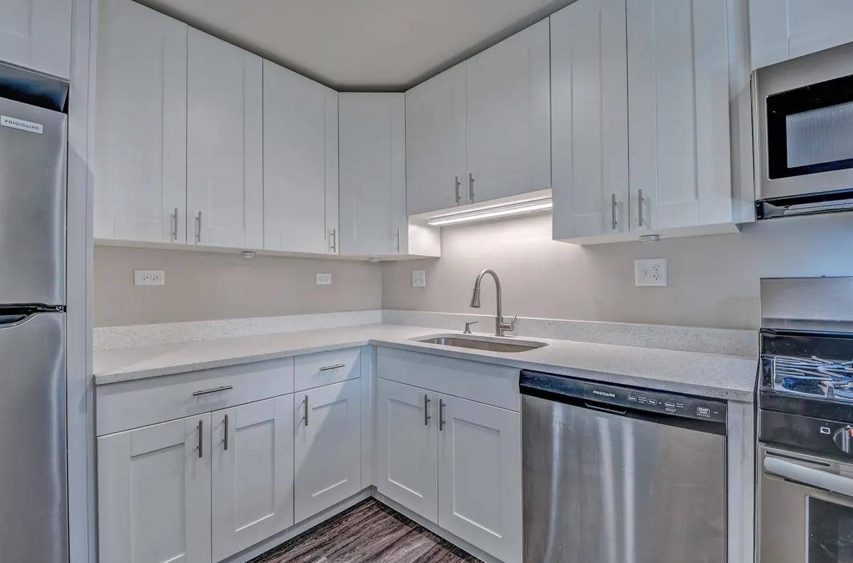 Apartment for rent at 650 W Rand Rd, Arlington Heights, IL 60004