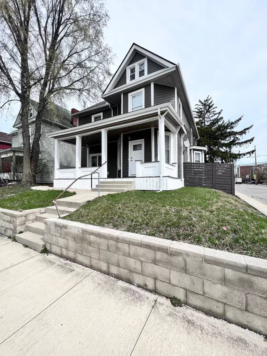 Townhouse for rent at 166-170 Dakota Ave, Columbus, OH 43222