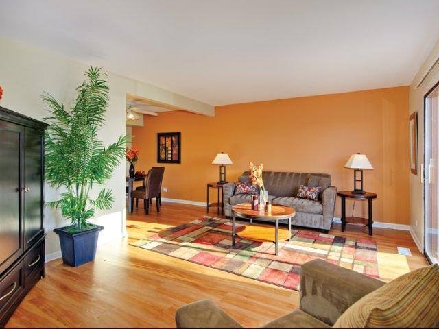 Apartment for rent at 3514 W 83rd St, Woodridge, IL 60517