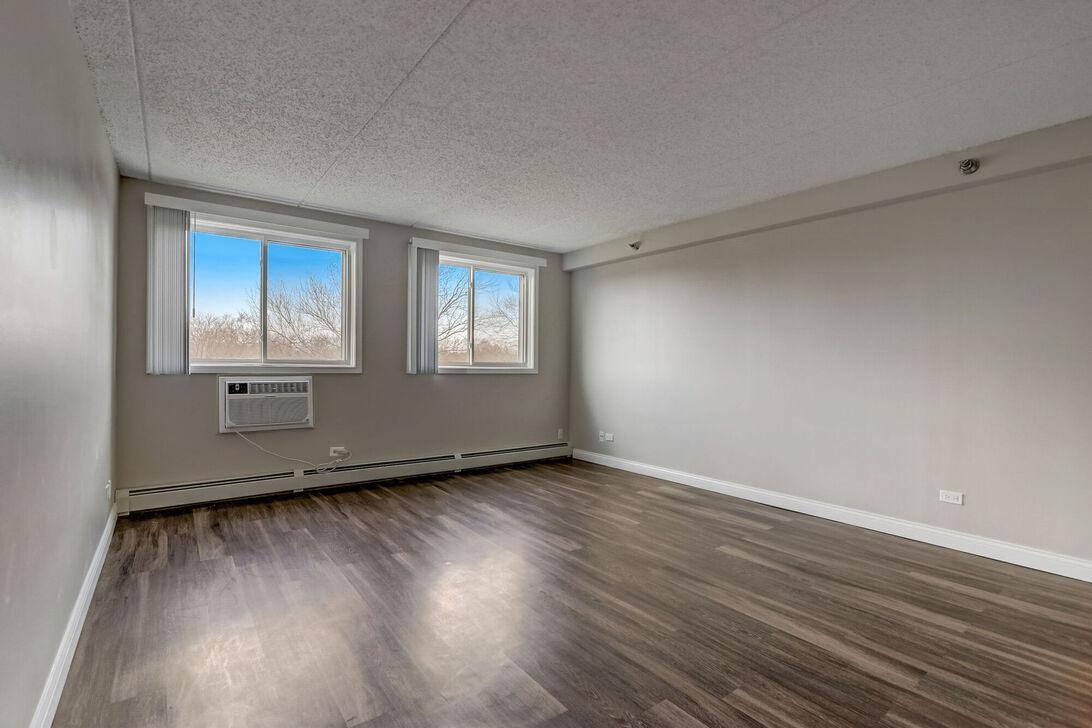 Apartment for rent at Shannon Court, 5021 Valley Lane, Streamwood, IL 60107