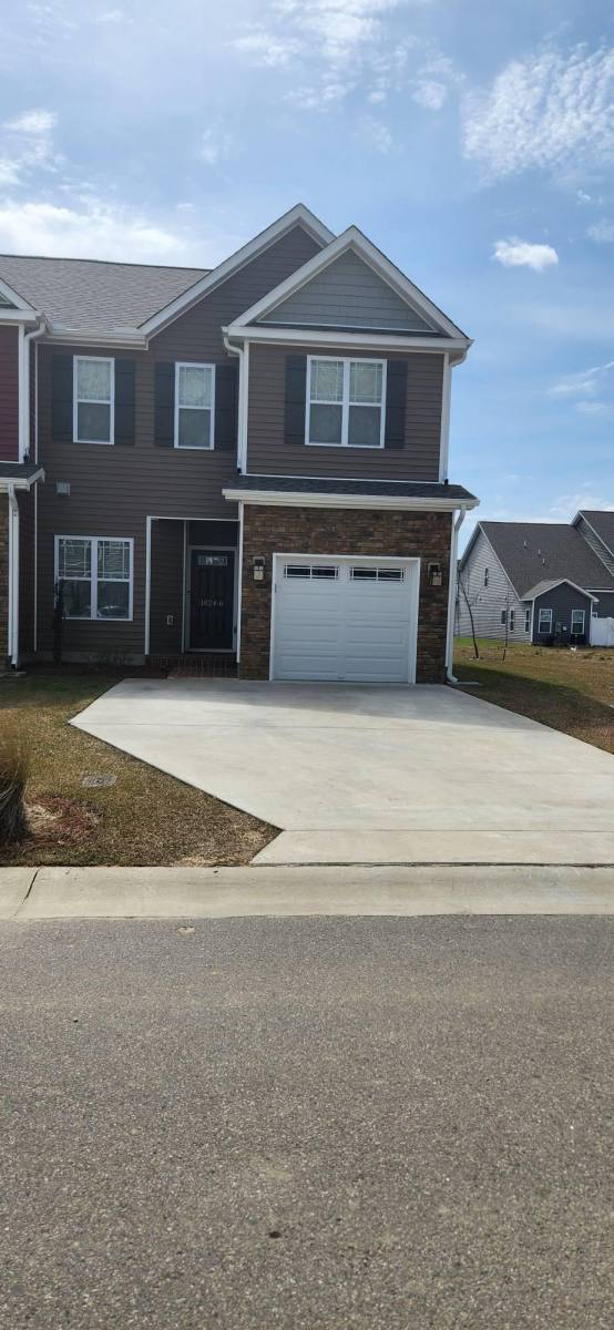 Townhouse for rent at Grey Fox Run, 1824 Fox Den Wa #6, Greenville, NC 27858